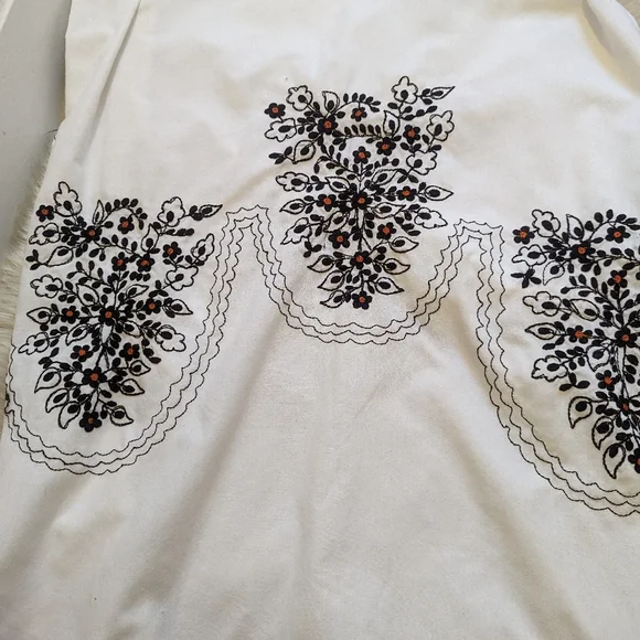 Vintage white lounge dress with pretty black and orange embroidery size L - Picture 7 of 7